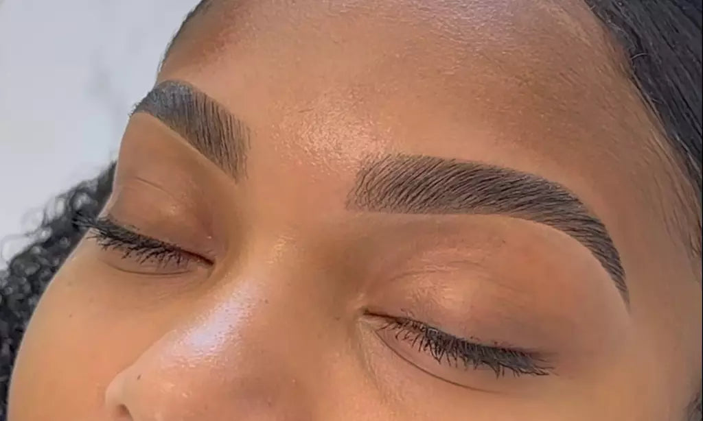 Crayon contour des sourcils bio (charbon actif)